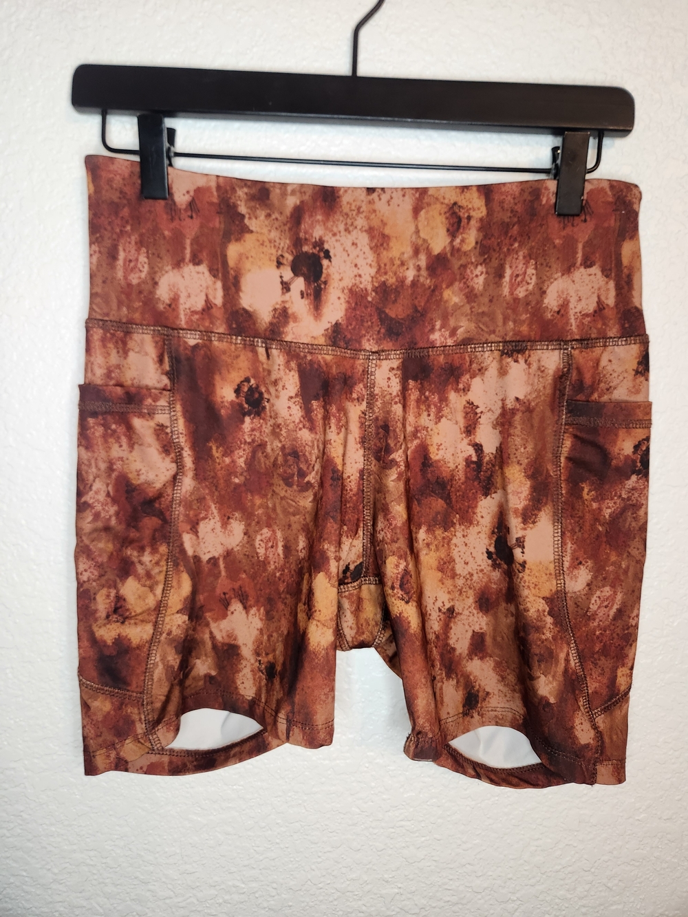 Al1ve Printed Gym Shorts Women's Size M High Rise Stretch Pockets Athleisure